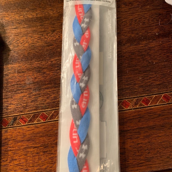 Women’s under Armour headband - Picture 2 of 2